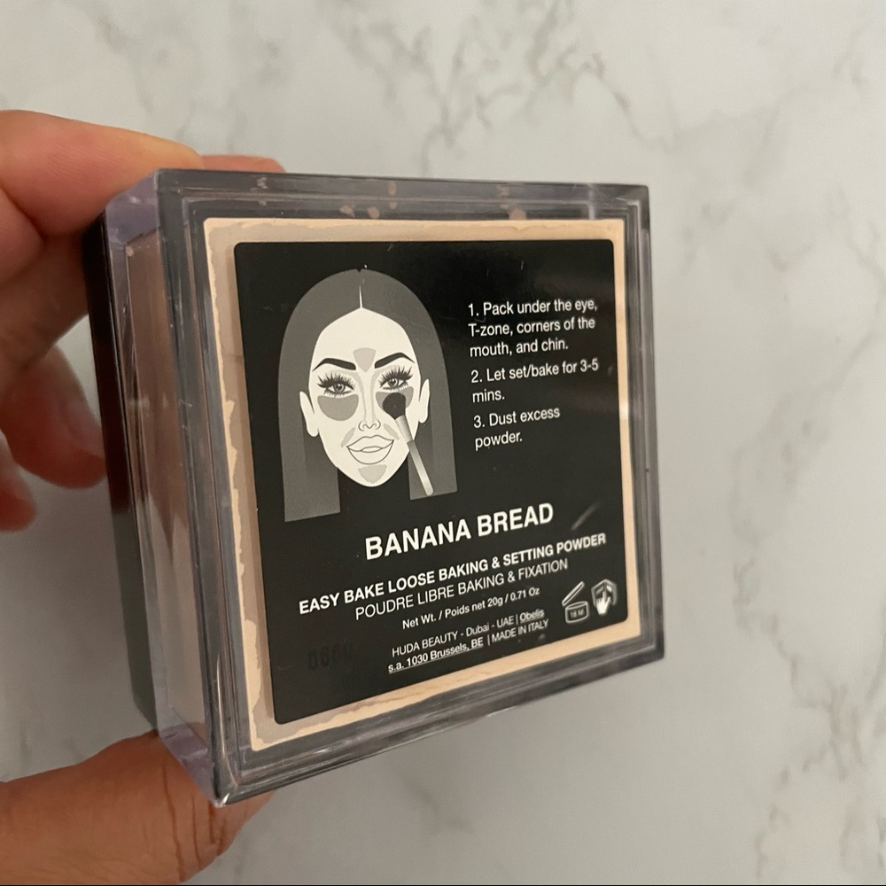 HUDA Beauty Easy Bake Loose Baking and Setting Powder in Banana Bread